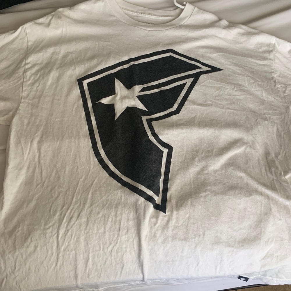 Famous stars and straps boh t shirt